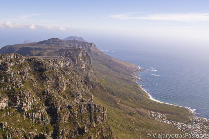 Imagen de la Table Mountain y el mar, Ciudad del Cabo, Sudáfrica