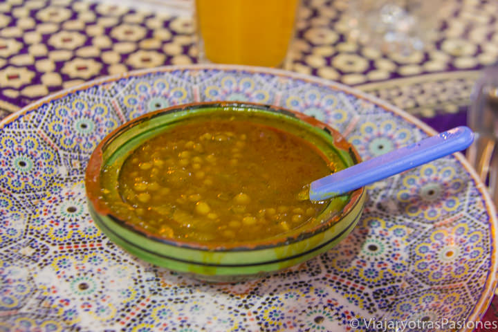 Delicioso plato harira marroquí