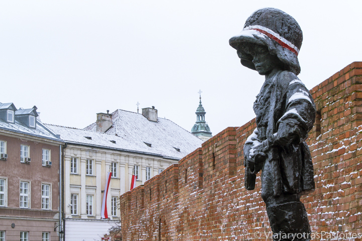 Bonita perspectiva del Pequeño Insurrecto en el centro de Varsovia, Polonia