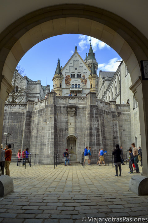 Increíble entrada al Castillo de Neuschwanstein, en Alemania