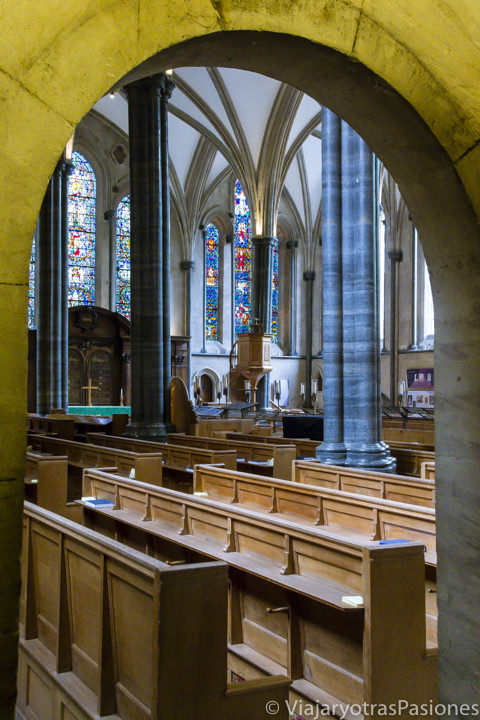 Interior del la célebre iglesia templaria en Temple en Londres, Inglaterra