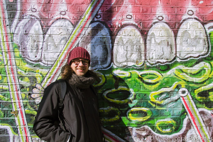 Colorida street art en el hermoso barrio de Shoreditch en Londres, Inglaterra