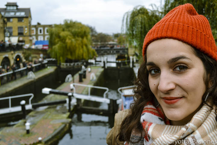 Retrato en los famosos canales de Camden Lock en Londres, Inglaterra