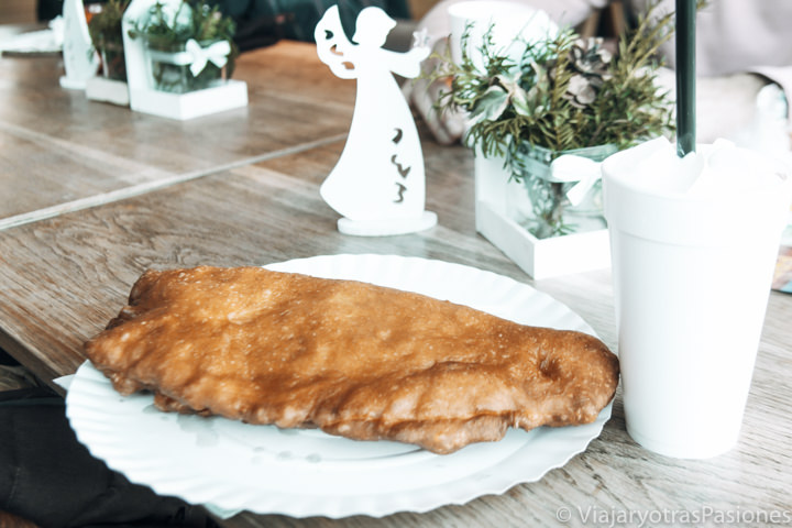 Imagen del típico lángos de Budapest, Hungría