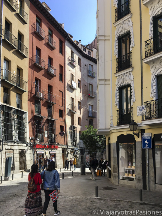 Paseando en Plaza San Miguel, en el Madrid de los Austrias