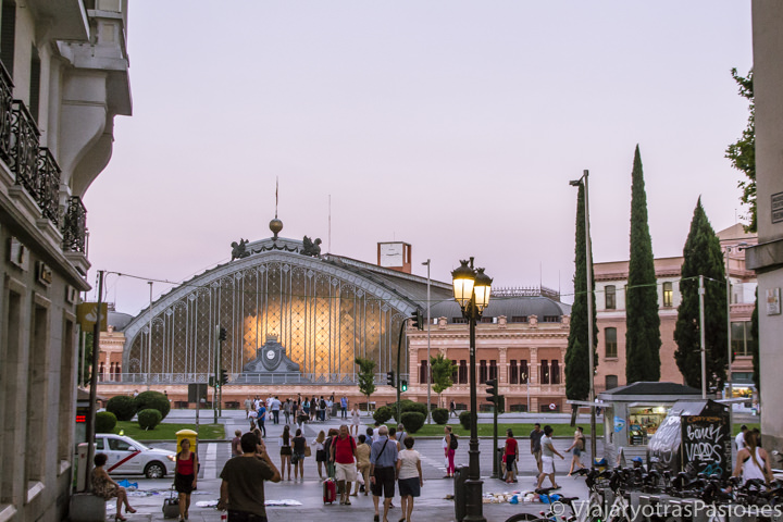 Hermosa vista de la estación de Atocha en Madrid, España