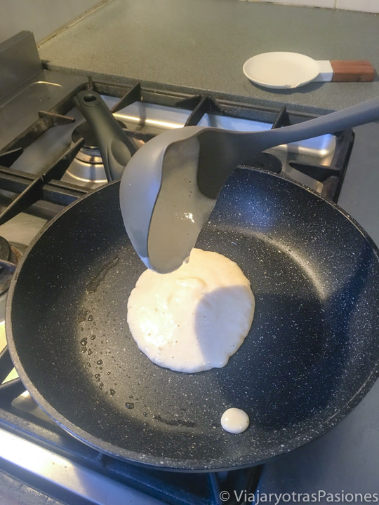 Haciendo pancakes con las sartén