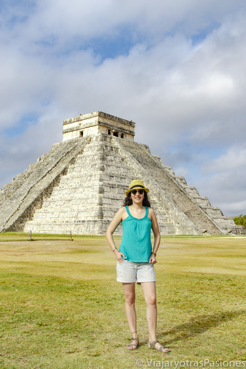 Frente a la famosa Chichén Itzá, México