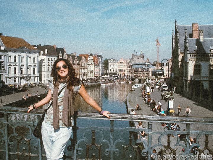 Bonito panorama del Puente de San Miguel de Gante, en Bélgica