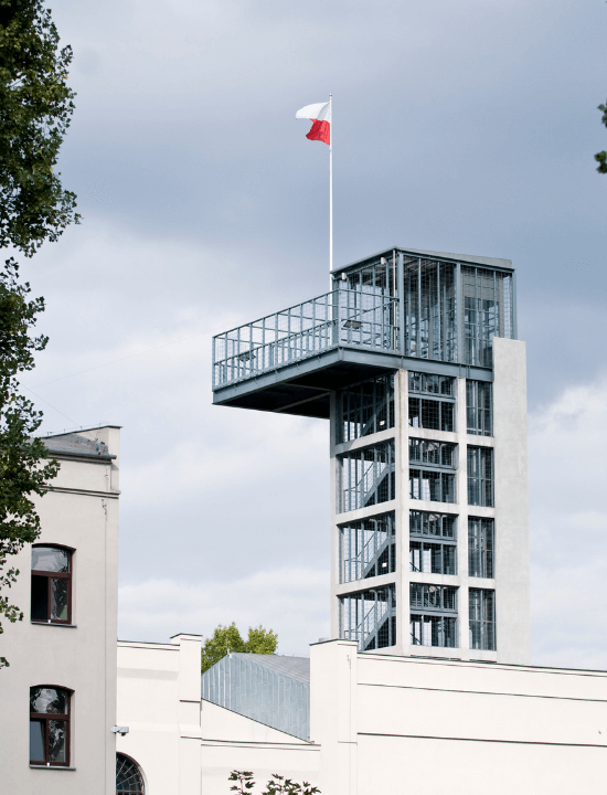 Vista de la Torre del Museo del Levantamiento de Varsovia, Polonia