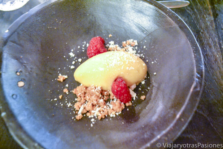 Delicioso postre en Sjavargrillid en Reikiavik, Islandia