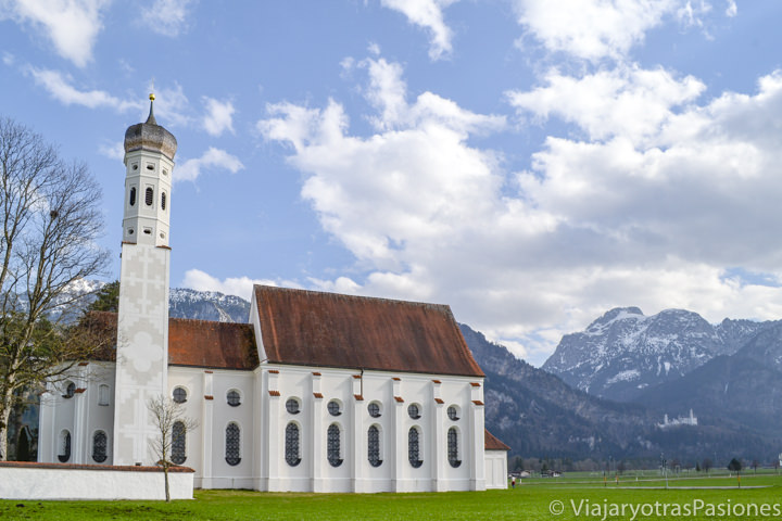 Típica iglesia cerca de Fussen, en Alemania