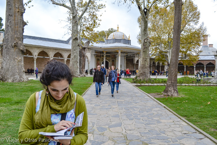 Explorando el famoso palacio Topkapi en el corazón histórico de Estambul