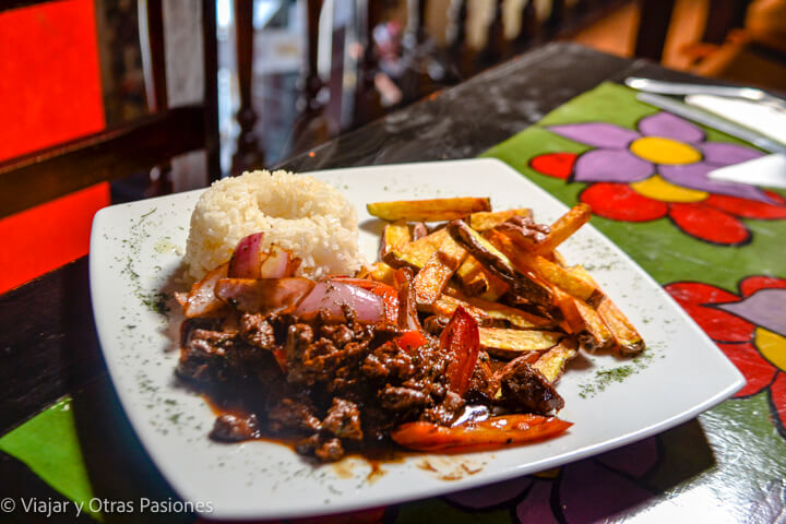 Buenísimo plato de lomo saltado del Perú