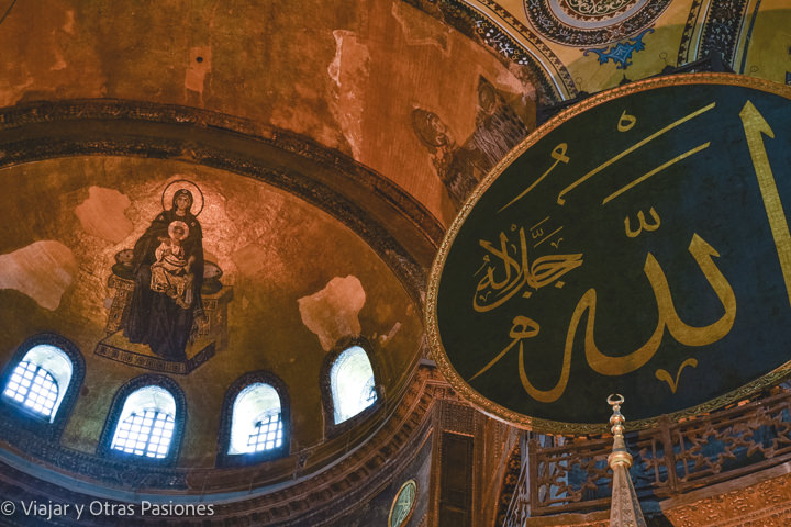 Impresionante interior de Santa Sofía en Estambul