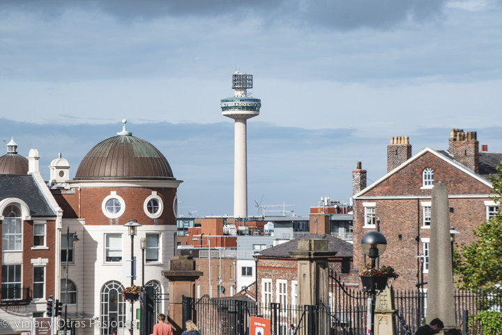 Vista de la Radio Tower en el centro de Liverpool, Inglaterra
