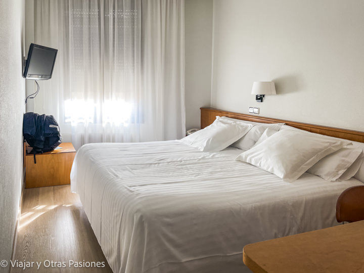 Interior de una comóda habitación en el Hotel Peninsular, Girona