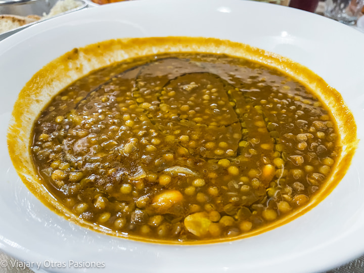 Famoso plato de típicas lentejas griegas