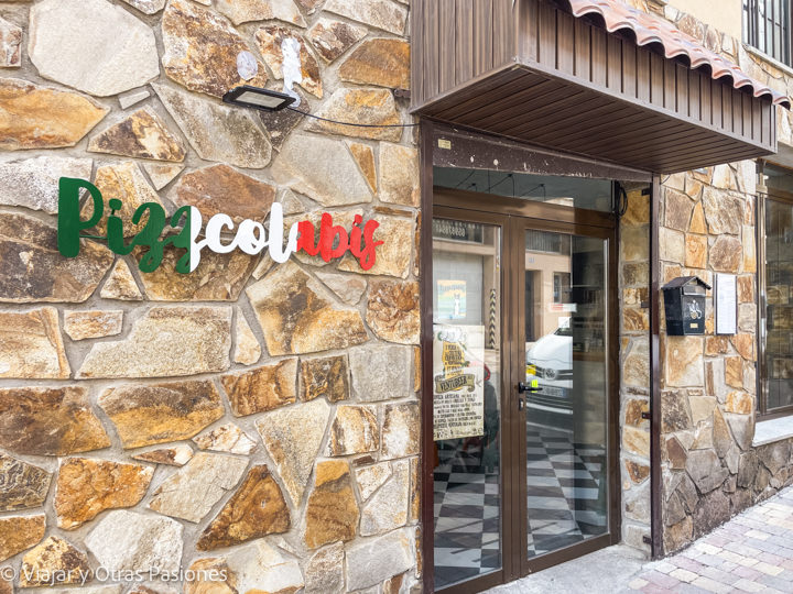 Entrada de Pizzcolabis en Buitrago del Lozoya, España