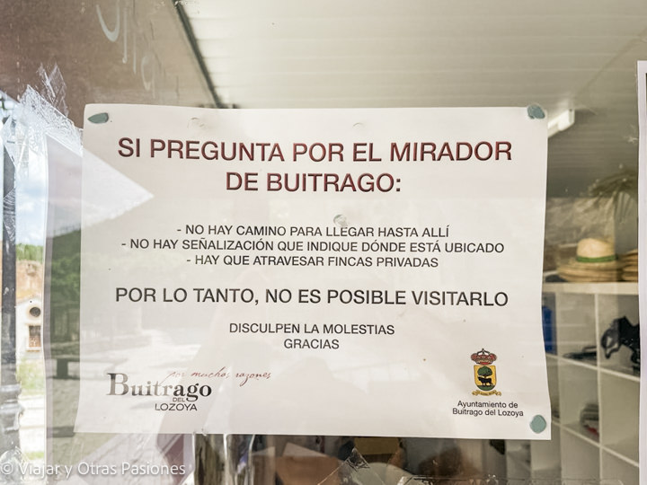 Cartel qué prohibe andar al Mirador de Buitrago del Lozoya, España