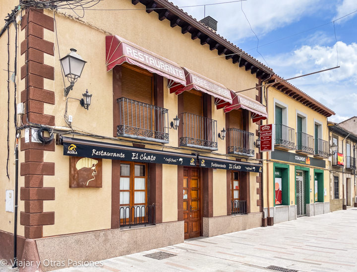 Exterior del restaurante El Chato, en Buitrago del Lozoya