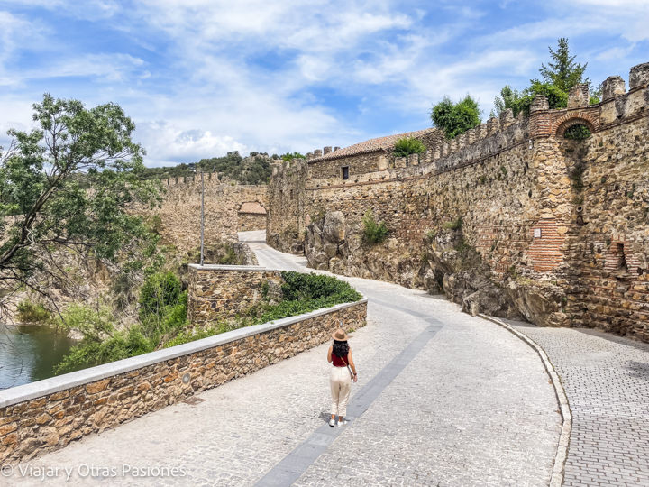 Hermosa vista de la Calle Piloncillo en Buitrago del Lozoya, España