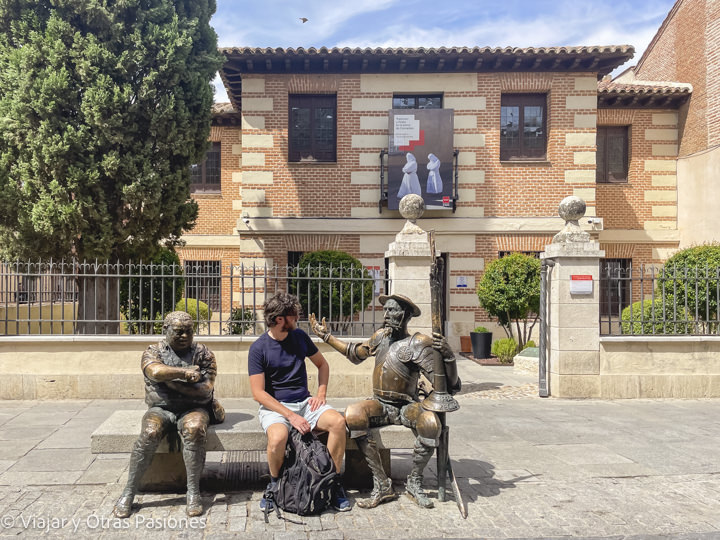 Famosas estatuas de los personaje de Don Quijote en el centro de Alcalá de Henares