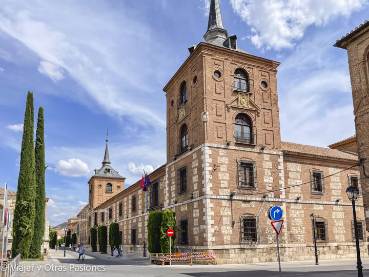 Panorama de la facultad de Letras en el centro de Alcalá de Henares, en España